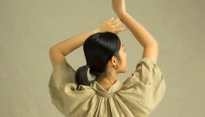 灰熊队取得开门红，士气高涨前行