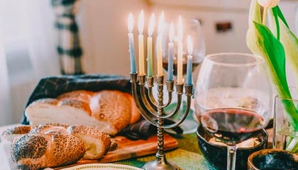 灰熊队取得开门红，士气高涨前行